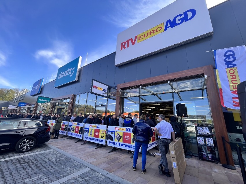 Otwarcie sklepu Euro RTV AGD w Bytomiu - zobacz zdjęcia. Kolejka przed sklepem była już od świtu!