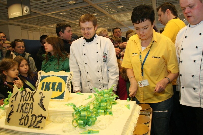 Pierwsze urodziny sklepu Ikea.