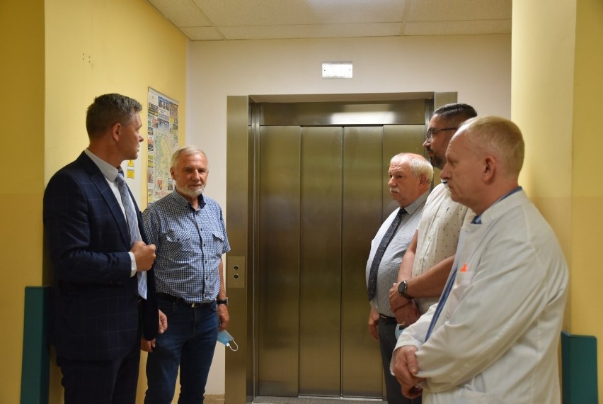 Do użytku w nowotomyskim szpitalu oddano nową windę, która...