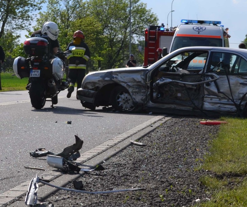 Wypadek koło Gnojewa. Zderzyły się dwa samochody osobowe