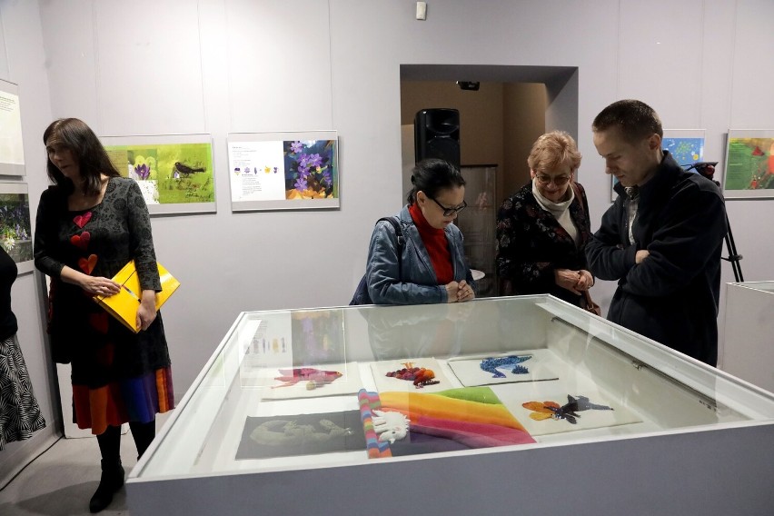 Legnica: „Żółta kredka i inni…” wystawa  Eli Wasiuczyńskiej w Galerii Satyrykon, zobaczcie zdjęcia