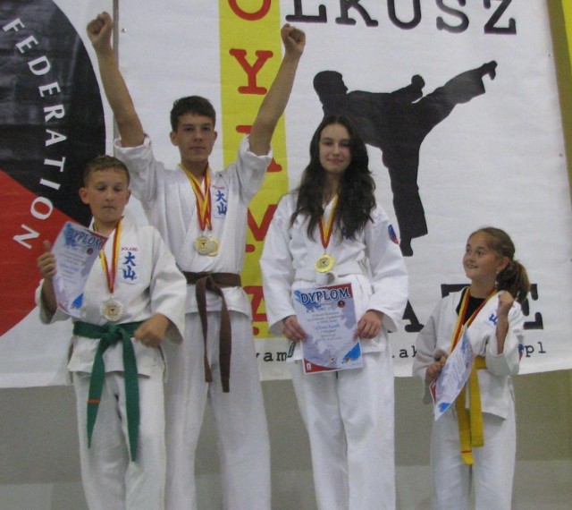 Brzeszczańscy karatecy mieli wiele powodów do radości po mistrzostwach Jury Krakowsko-Częstochowskiej Oyama karate w kata i kobudo, rozegranych w Olkuszu