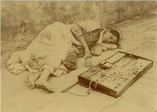 Giacomo Brogi (1822-1881) - A beggar in Naples. Public domain