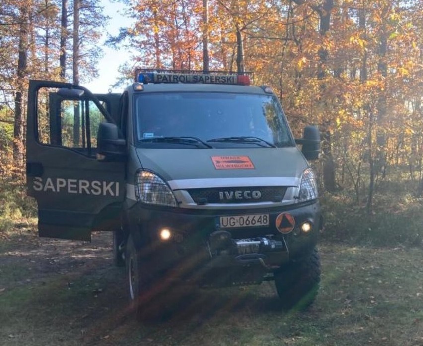 Pocisk artyleryjski „Szrapnel” i amunicja ”Mosin” znalezione w lesie w Prusicku w pow. pajęczańskim