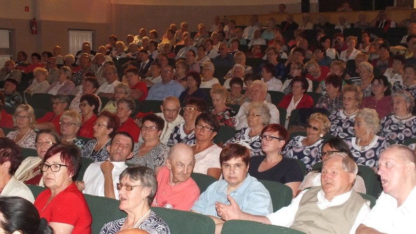 Na wąbrzeskiej scenie zaprezentowało się ponad 450 osób, w...