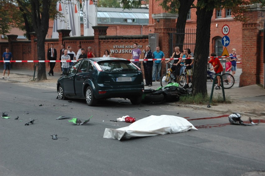 Poznań: Motocyklista zginął na Wojskowej [ZDJĘCIA, WIDEO]
