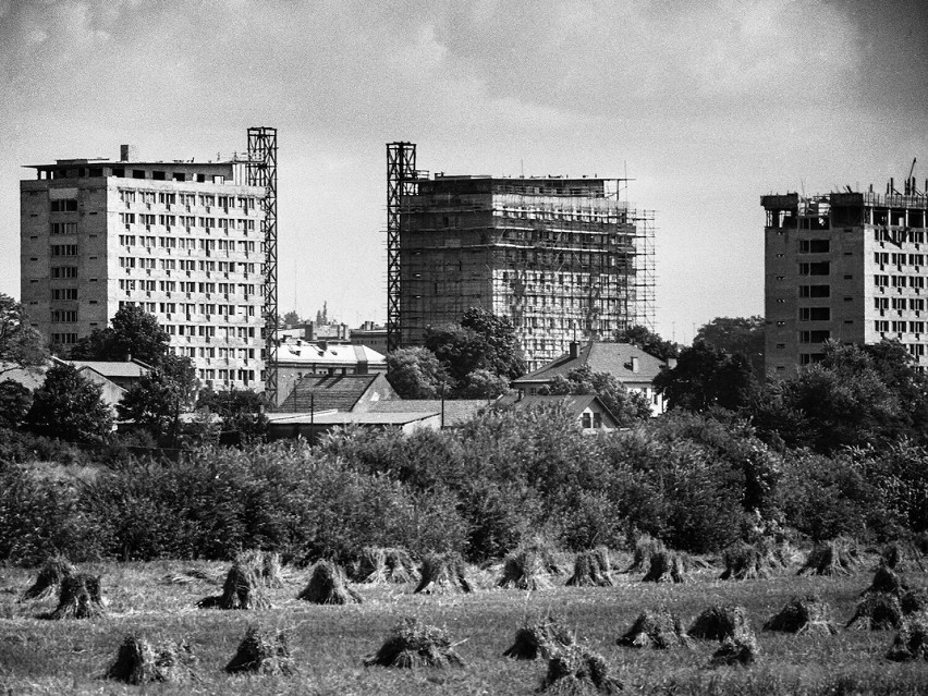 Budowa wieżowców na rondzie w Opolu, lata 60.