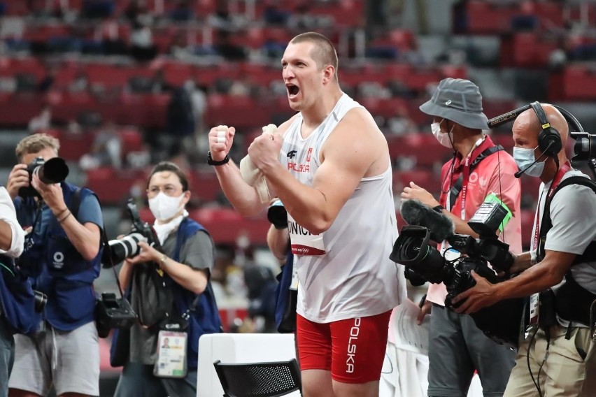 Wojciech Nowicki mistrzem olimpijskim w rzucie młotem. Paweł...