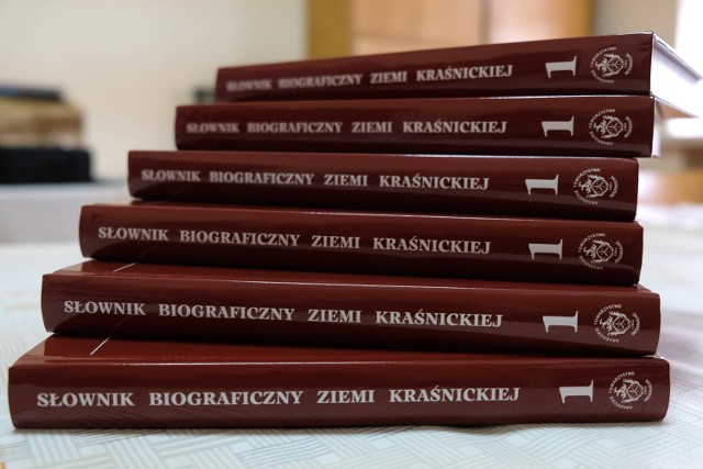 Przejdź do galerii i zobacz, jak wygląda słownik oraz nowe wydanie "Regionalisty" czasopisma Kraśnickiego Towarzystwa Regionalnego.