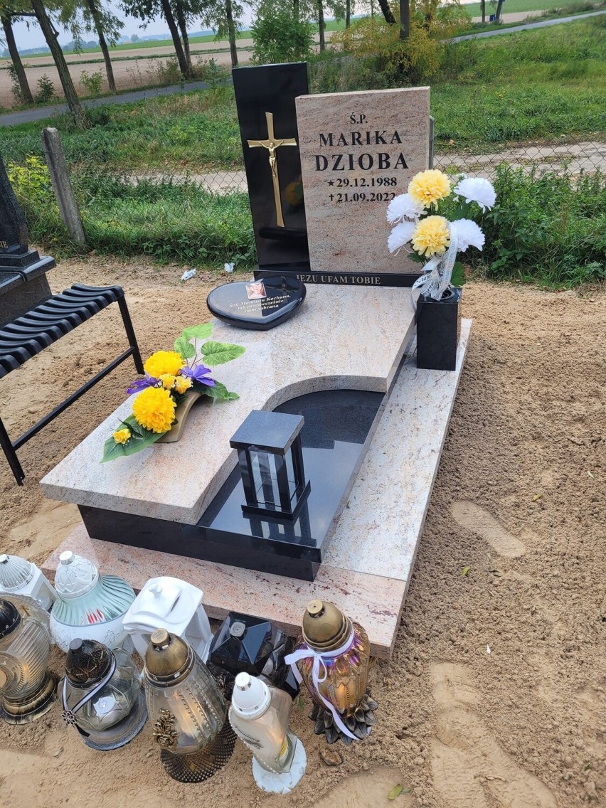 Marika Dzioba pochowana została na cmentarzu parafialnym w...
