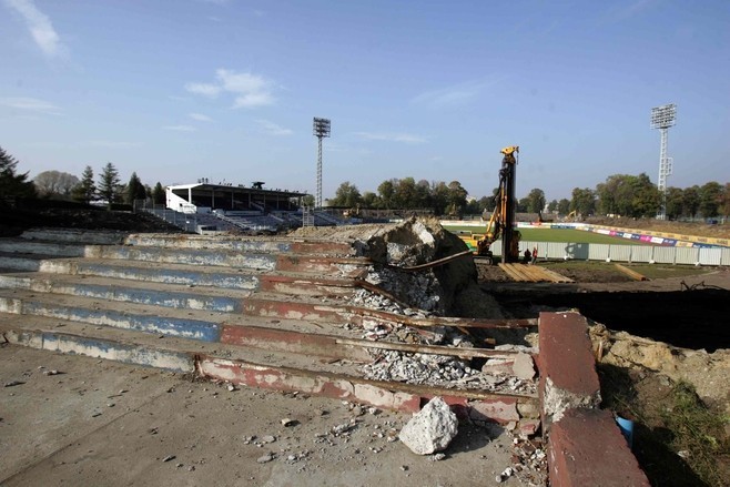 Przebudowa stadionu Górnika Zabrze [ZDJĘCIA]: Rozbierają stadion Górnika
