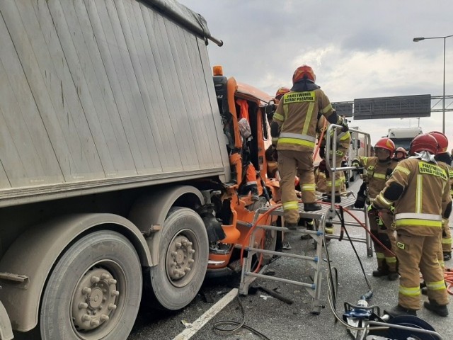 Wypadek na A4 w poniedziałek, 25.04. Zderzenie pięciu ciężarówek