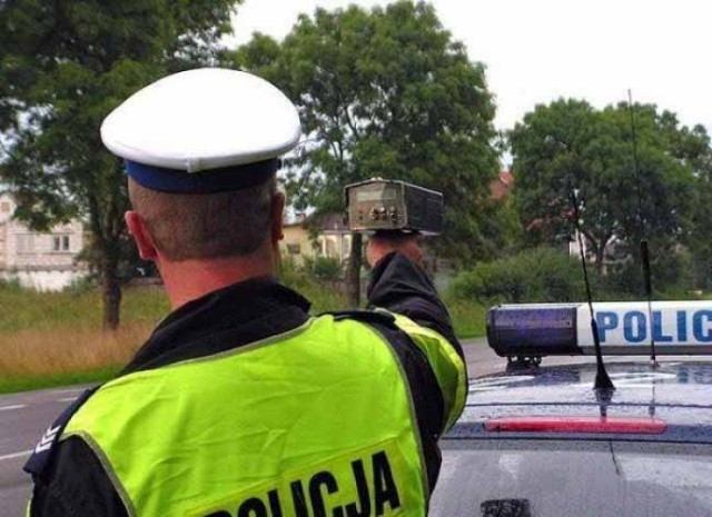 Łomżyńscy policjanci łapali pijanych kierowców i byli wzywani do kolizji