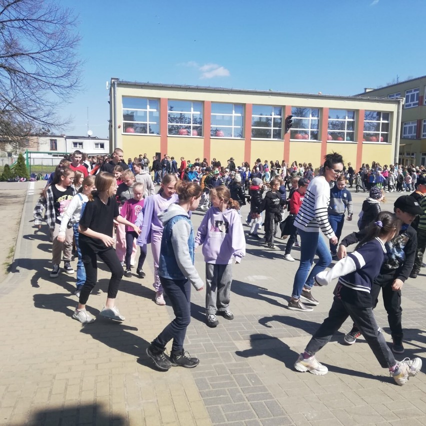 Dzień tańca w Obornikach, Uczniowie Szkoły Podstawowej nr 3 zatańczyli belgijkę 