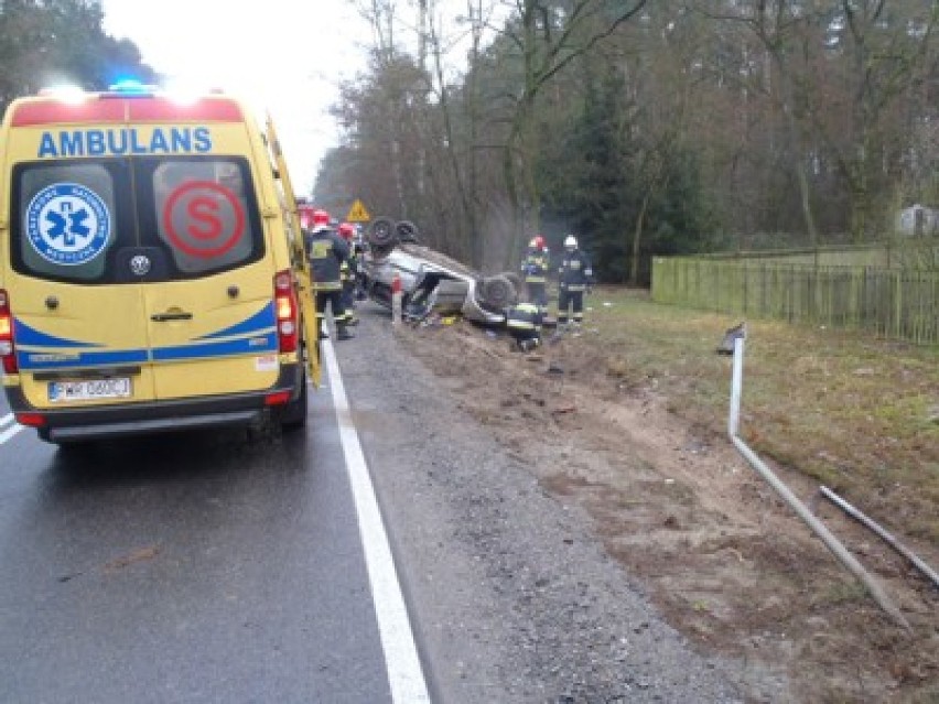 Gmina Pyzdry: Dachował samochód. Kierowca został ciężko ranny 