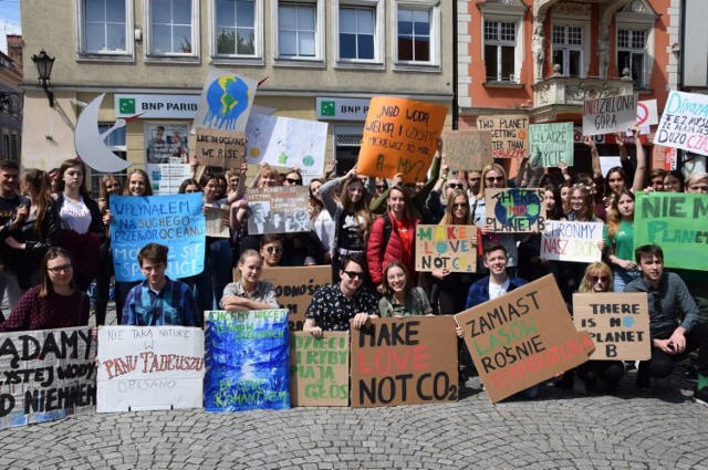 Młodzi będą protestować w tysiącach miast przeciwko bierność rządzących wobec pogłębiającego się kryzysu klimatycznego