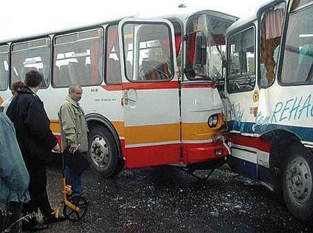 Kolizja dwóch autobusów wyglądała groźnie.Fot. Piotr Furtak