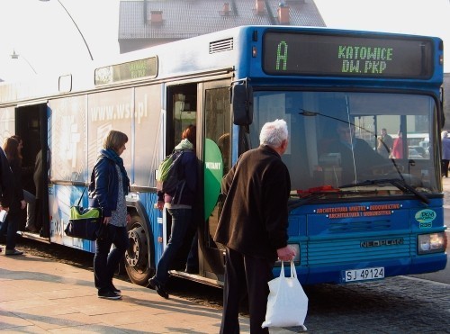 Teraz do Katowic jaworznianie z Borów mogą dojechać 51 autobusami  dziennie. Po zmianach kursów zostanie tylko 20.