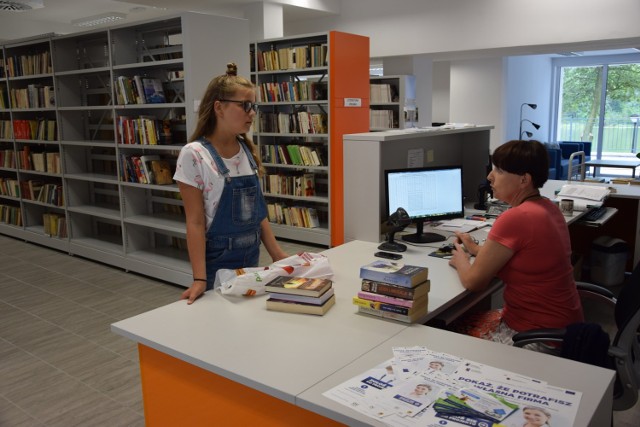 Bibliotekę w Mogilnie odwiedza coraz więcej czytelników