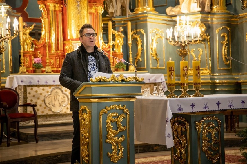 Męski Różaniec w Przemyślu chce odnowić figurę Matki Bożej Niepokalanej. Odbyła się też kolejna procesja ulicami miasta [ZDJĘCIA]