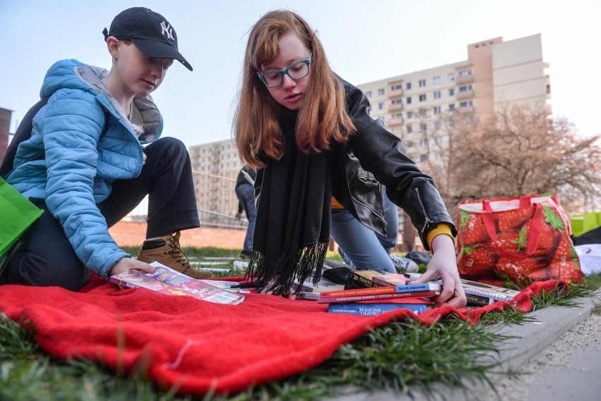 Wymiana Ksiąg Zakazanych w Gdańsku 7.04.2019. Happening obok...