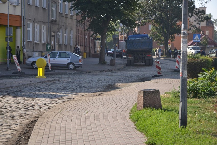 Malbork. Remont na ul. Sienkiewicza [ZDJĘCIA]. Kładą nowy asfalt