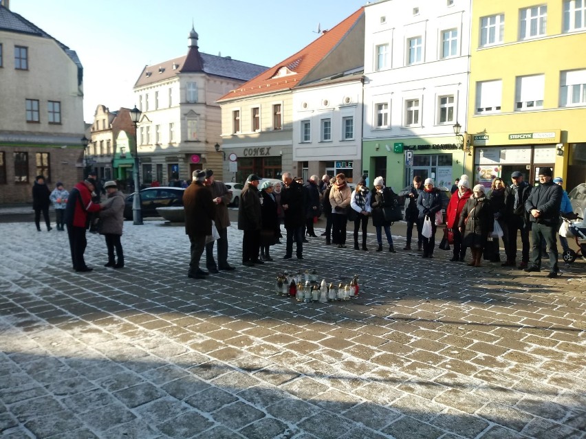 Mieszkańcy Kościana oddali dziś hołd zmarłemu prezydentowi Gdańska ZDJĘCIA