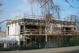 Poznań: Przedszkole przy ul. Biskupińskiej na Strzeszynie zostanie rozbudowane. Powstaną nowe sale i plac zabaw na dachu