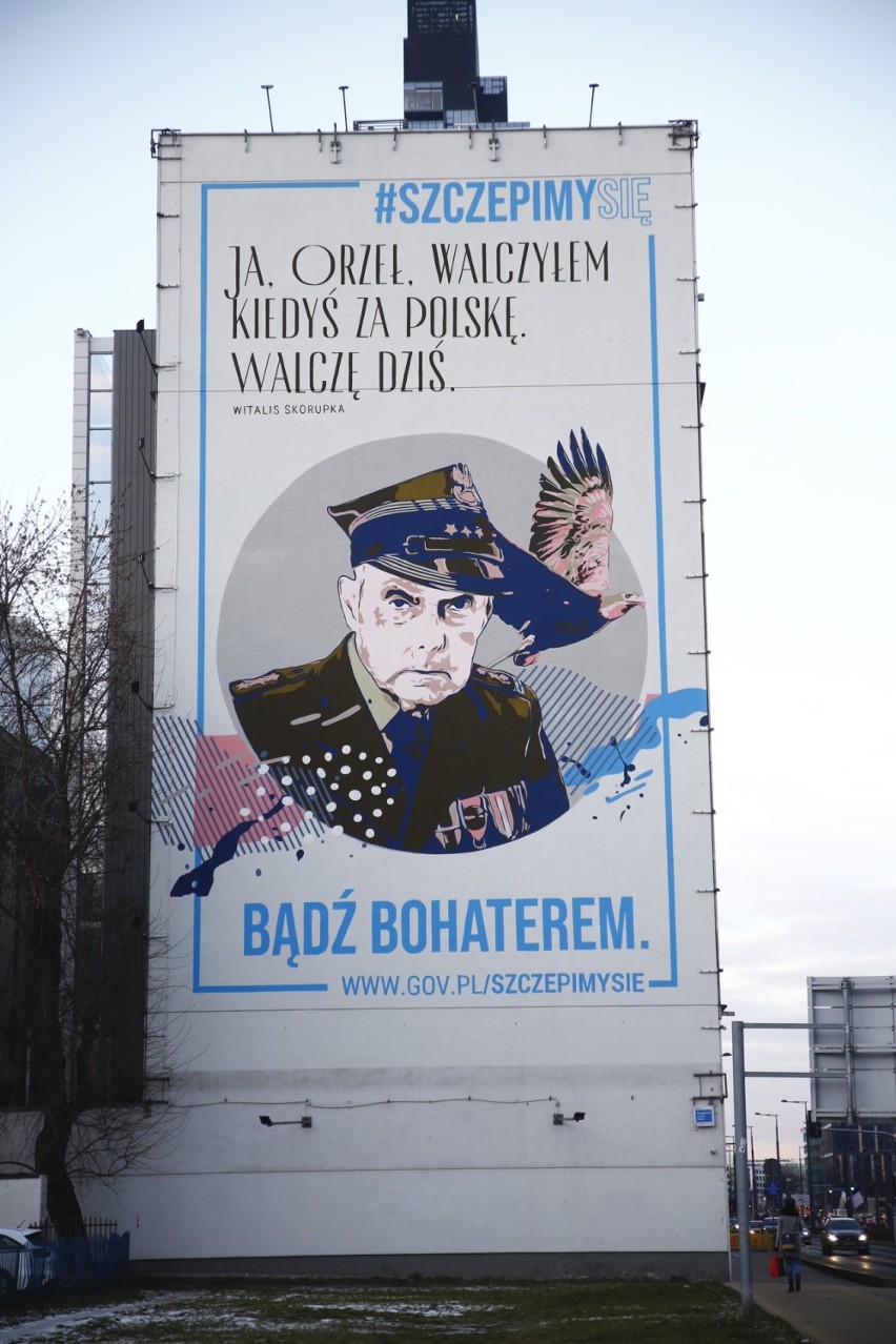 ''Bądź bohaterem - zaszczep się!''. Były żołnierz AK zachęca do szczepień przeciw COVID-19. W Warszawie pojawił się mural z jego apelem