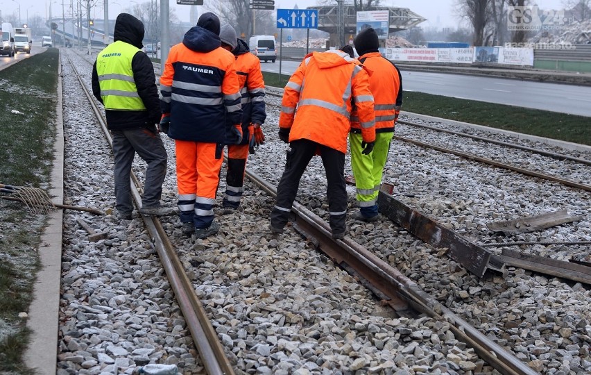 Uszkodzone tory na trasie Szczecińskiego Szybkiego Tramwaju