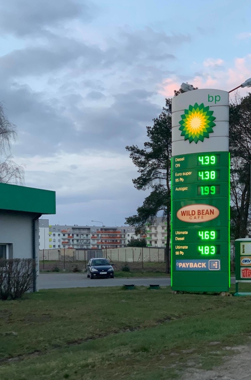 Stacje paliw - ceny idą w dół! Sprawdź, jak to wygląda w naszym mieście [30.03.2020]
