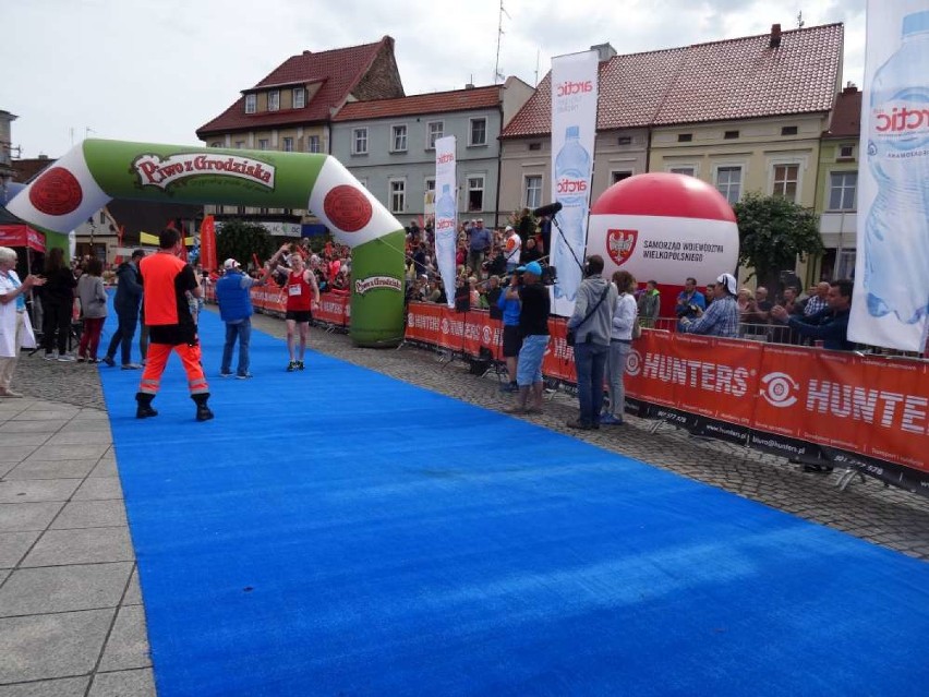 X Półmaraton Słowaka: Meta- wręczenie medali FOTO