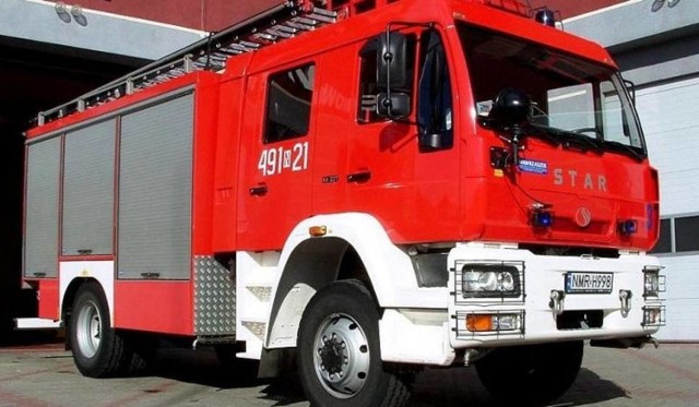 Strażacy gasili pożar w zakładzie przy ul. Przemysłowej w Chełmnie