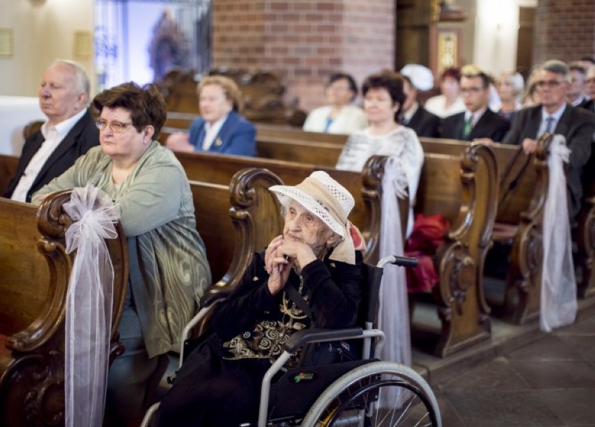 Józefa Krośnicka na ślubie Pawła Sawickiego, 2017 r.