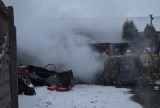 Powiat gnieźnieński. Pożar garażu w Gurówku. Spalił się samochód