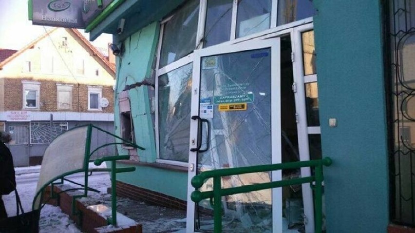 Złodzieje rozerwali bankomat w Biedronce w Kunicach. Policja pracuje na miejscu zdarzenia. To nie pierwsza taka sytuacja w Lubuskiem