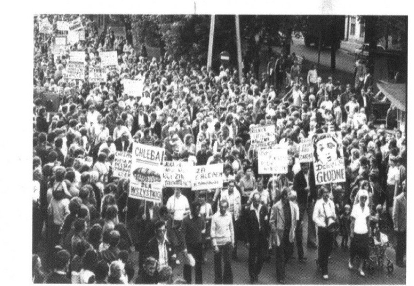 Marsz głodowy w Tomaszowie Maz. na początku lat 80. XX wieku [STARE ZDJĘCIA]