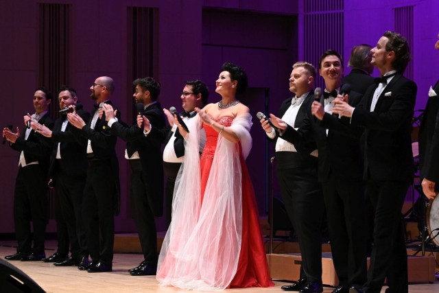 12 Tenorów & Diva na scenie Filharmonii Świętokrzyskiej w Kielcach. Wyjątkowy koncert.