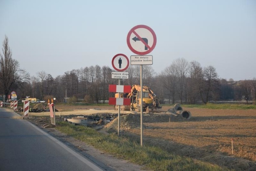 Trwa budowa ronda w Łękach na skrzyżowaniu dróg 948 i 949