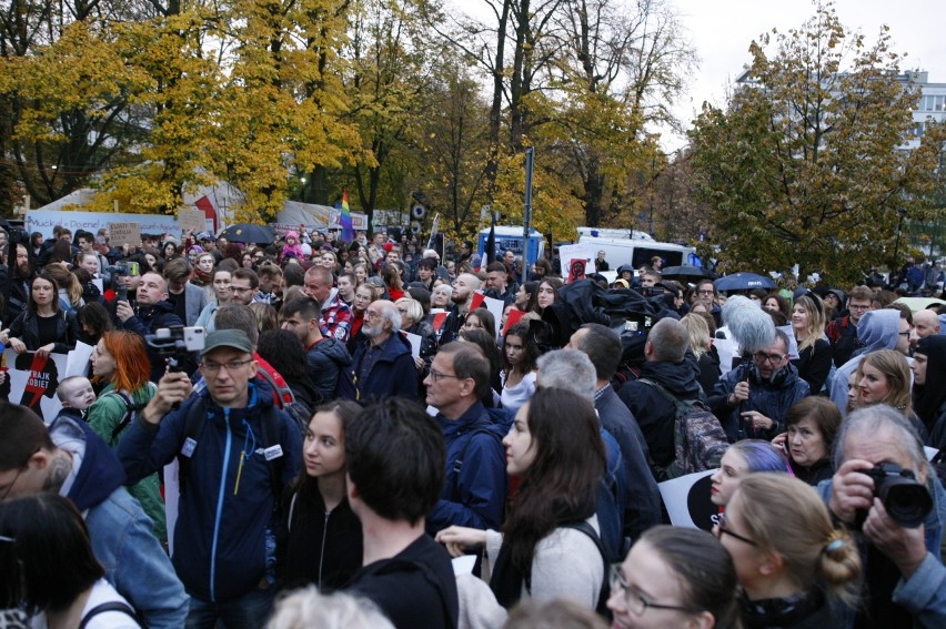 Protest "Jesień Średniowiecza" w Warszawie. Przed Sejmem...