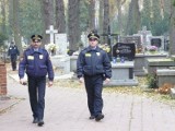 Straż miejska rozpoczęła patrole na cmentarzach