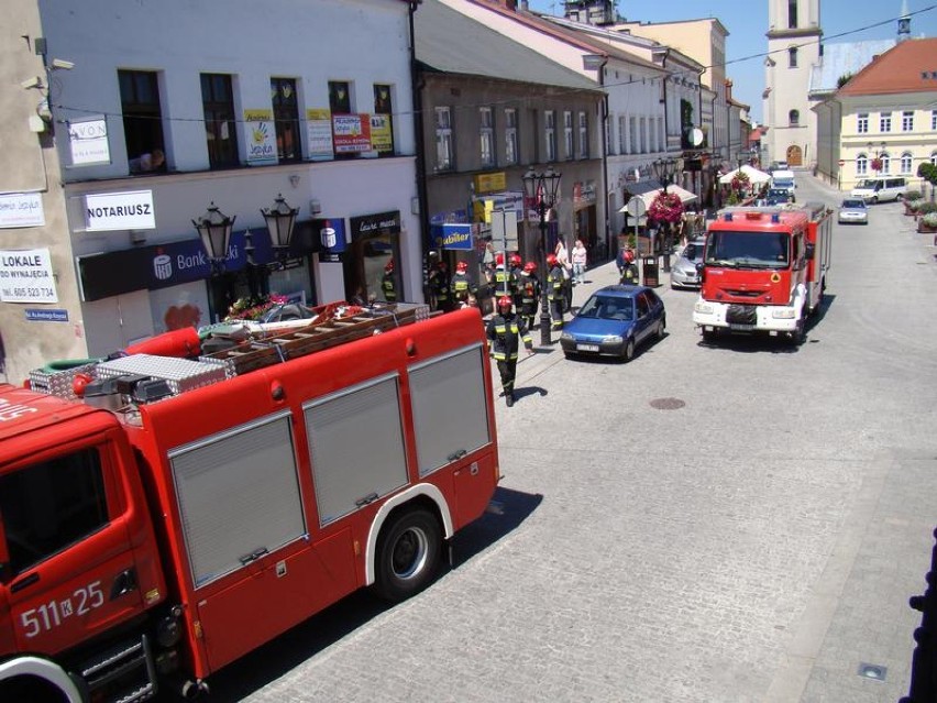 Strażacy w Oświęcimiu interweniowali na Rynku. Dym w sklepie jubilerskim.