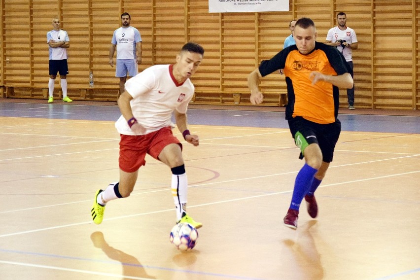 Futsal: Darpol Kaczory zwyciężył w Turnieju Niepodległości 2018, który odbył się w hali pilskiej PWSZ. Zobaczcie zdjęcia