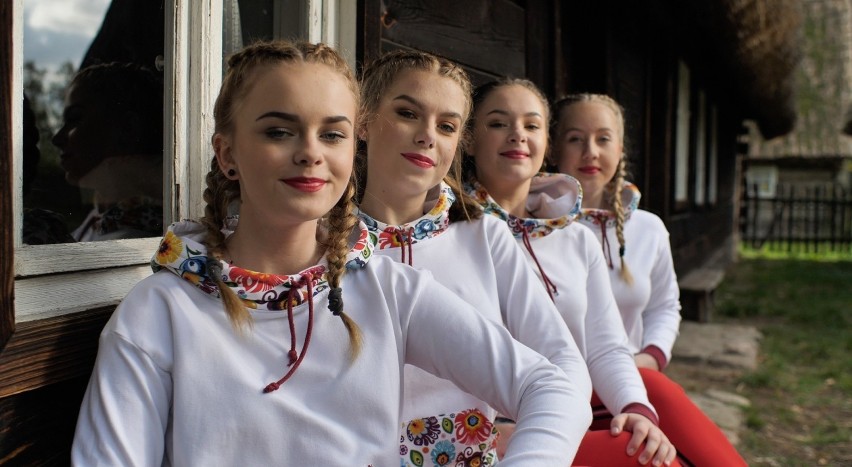 Cayra i tancerki ze Studia Tańca Nowoczesnego Etna w Krośnie...