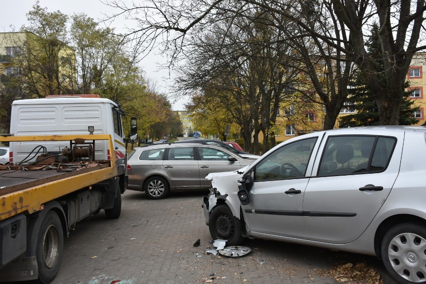 Chełm. To był szalony rajd pijanego 51- latka. Jadąc ulicą uszkodził 10 aut. Zobacz zdjęcia