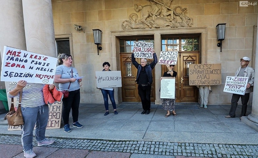 Protestowali przed prokuraturą w Szczecinie [ZDJĘCIA] 