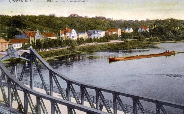 Panorama znad mostu w kierunku ulicy Chrobrego (niem. Bismarckstraße) w 1910 roku.