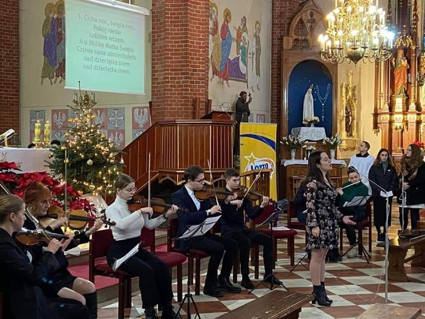 Baner reklamowy Lotto w kościele Najświętszego Serca Jezusowego w Skarżysku-Kamiennej. Proboszcz przeprasza. Zobacz zdjęcia 