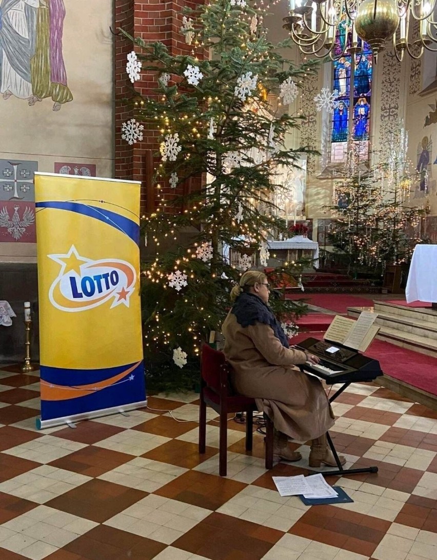 Baner reklamowy Lotto w kościele Najświętszego Serca Jezusowego w Skarżysku-Kamiennej. Proboszcz przeprasza. Zobacz zdjęcia 