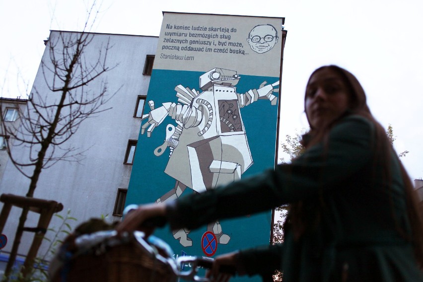 Kraków: mural &quot;Robot Lema&quot; już gotowy [ZDJĘCIA]